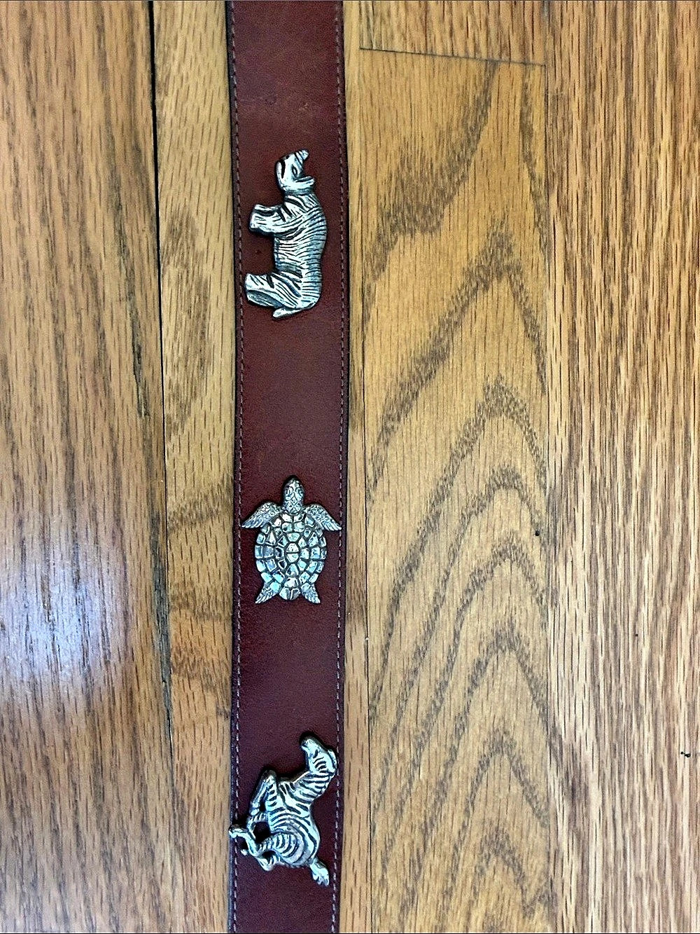 VTG Honest by Brighton Genuine Leather belt w/Silver Animal Embellishments, 34